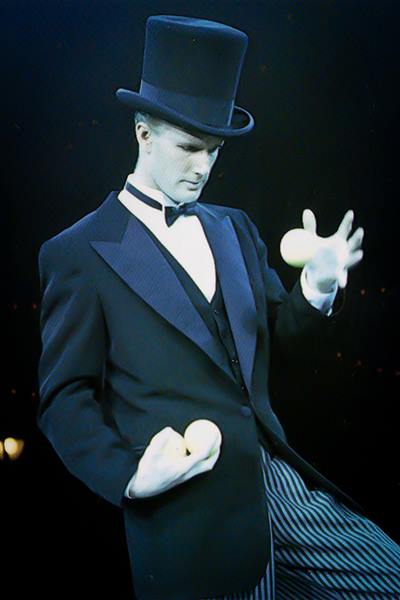 Tophat Juggler